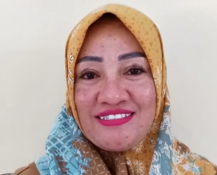 Foto Istimewa : PJ KADES KUSUBIBI, IRMAYANTI KAMARULLAH, DAN JUGA SEBAGAI PEGAWAI DPMD HALSEL