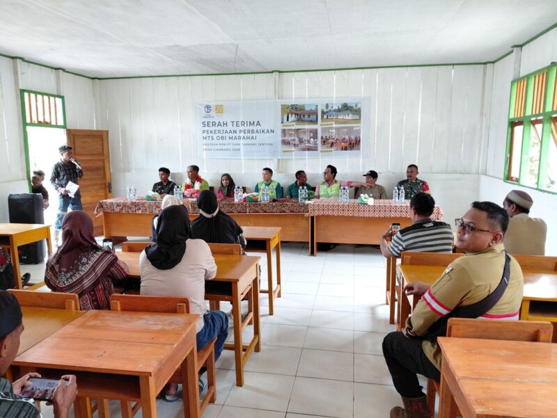 Prosesi Serah Terima Perbaikan MTs Obi Maharai di Desa Gambaru. 
