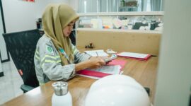 Sifa Sahbila Amirudin : salah satu generasi muda terbaik Pulau Obi di tengah kesibukan menjalani masa magang di Departemen HRGA Site Obi.