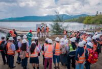 Kunjungan Masyarakat Desa Kawasi ke Danau Karo 
